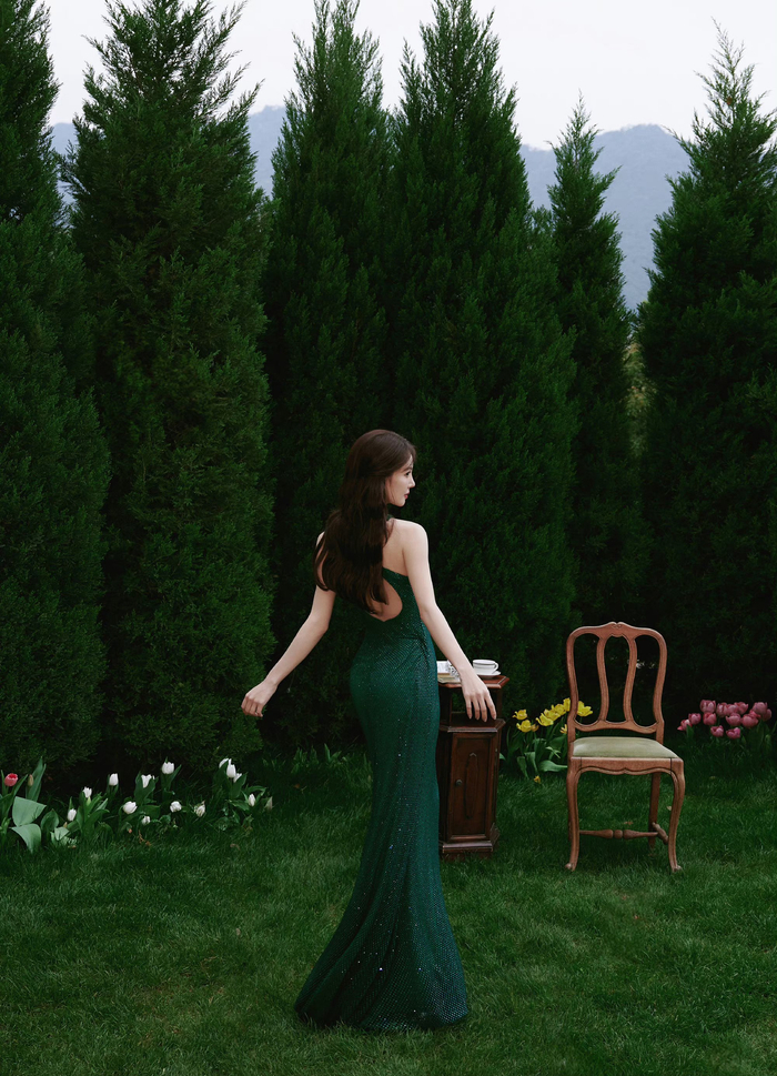 金晨最新营业状态一身绿裙清新又美丽哪哪都好看金晨请多营业