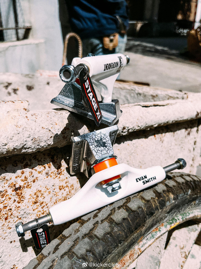 推出evansmith职业签名款滑板桥