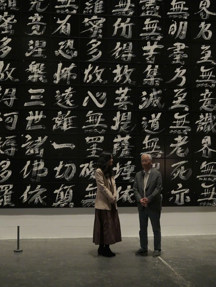 "当我在写书法的时候,看不清自己在写什么,要第二天经过处理后才能