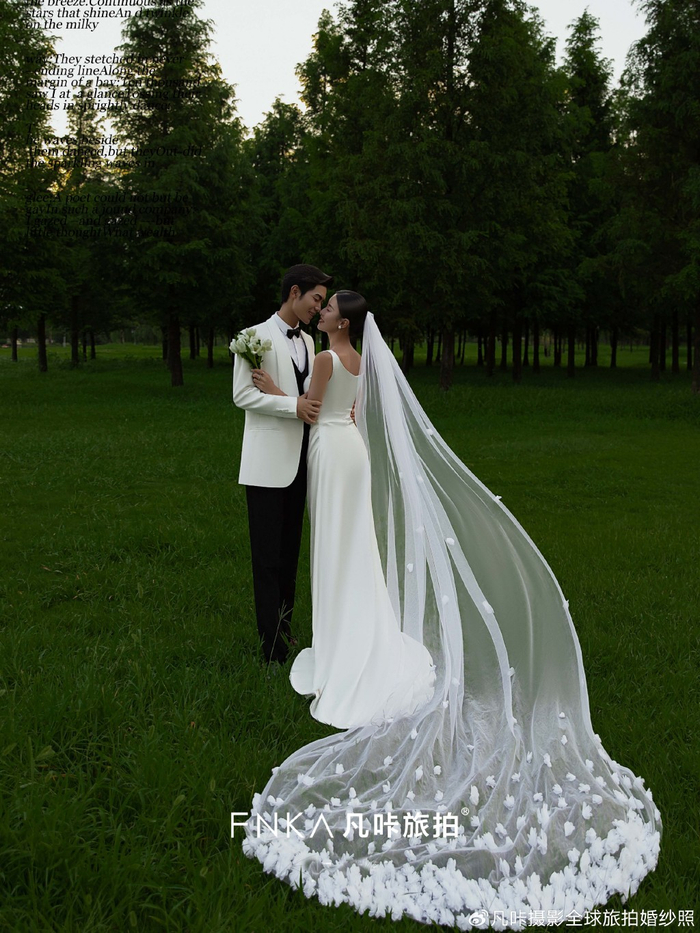 春天必拍电影感森系草坪婚纱照太爱了|婚纱照|纪实|电影_新浪新闻