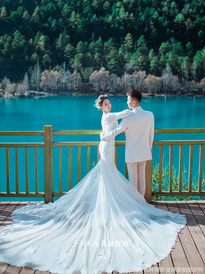 人间仙境蓝月谷婚纱照美翻了|蓝月谷|婚纱照|丽江_新浪新闻