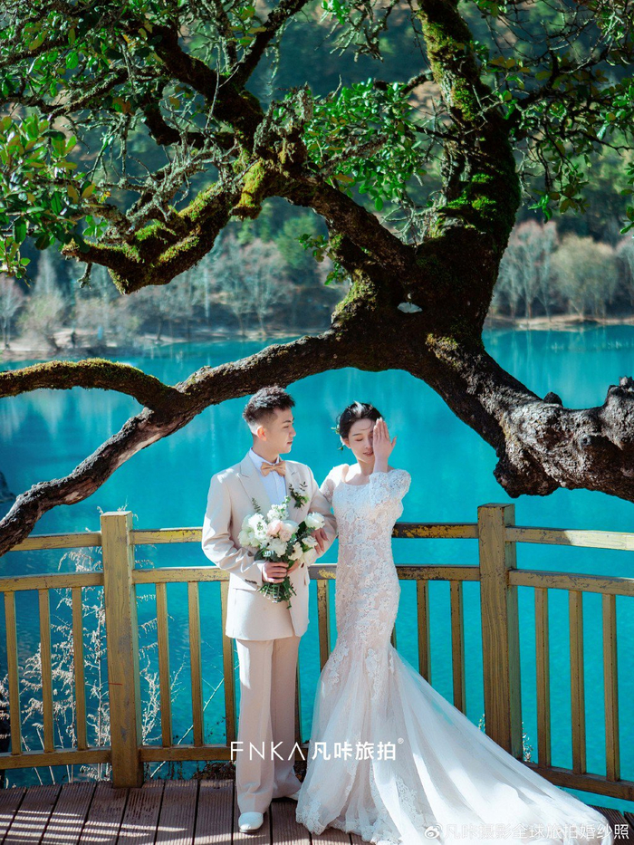 人间仙境蓝月谷婚纱照美翻了|蓝月谷|婚纱照|丽江_新浪新闻