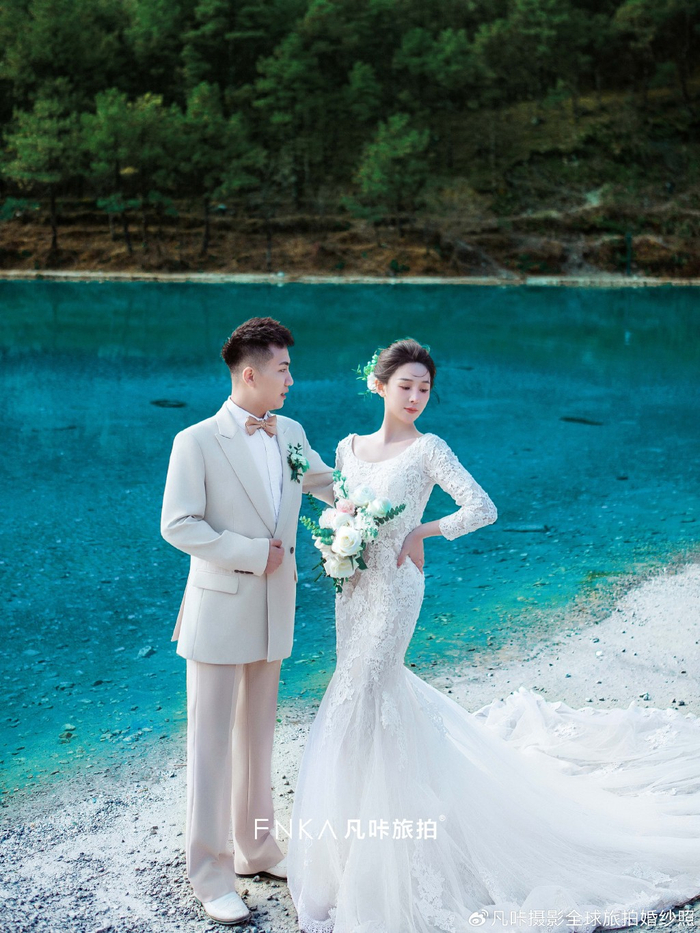 人间仙境蓝月谷婚纱照美翻了|蓝月谷|婚纱照|丽江_新浪新闻