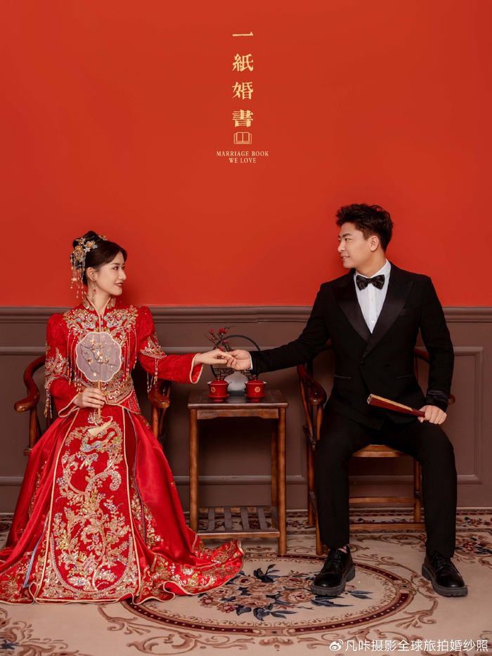在朋友圈官宣结婚啦!秀禾服婚纱照太爱了|秀禾服|婚纱照|朋友圈_新浪新闻