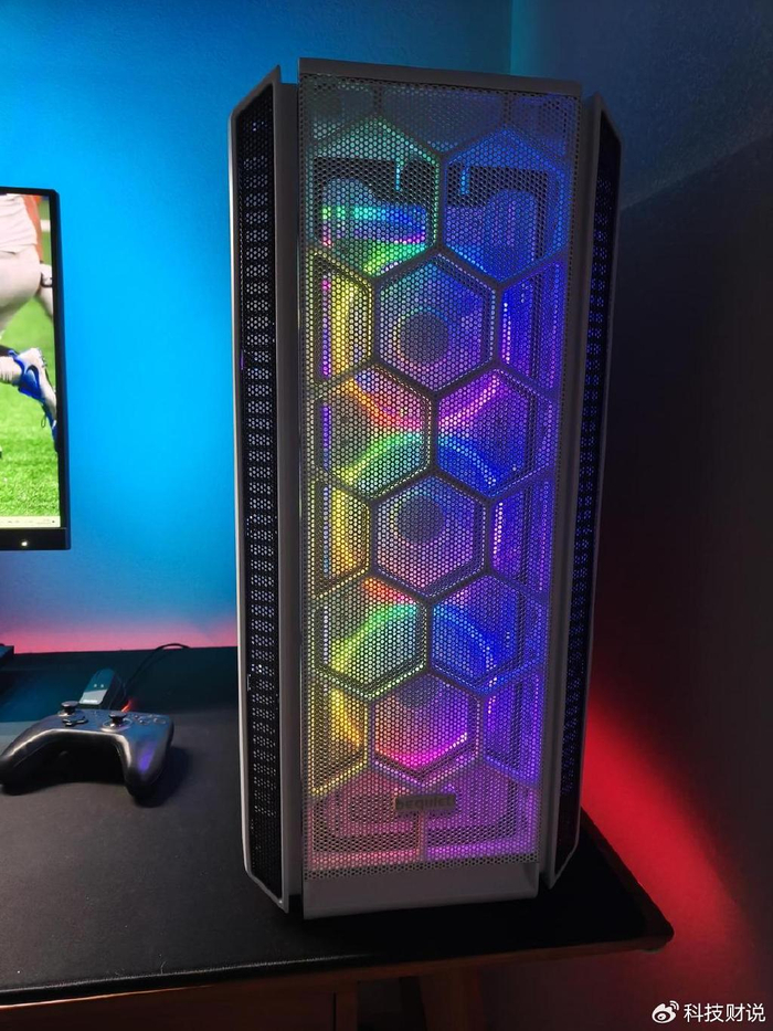 纯白主机:德静界静音机箱,影驰20周年显卡,大霜塔数