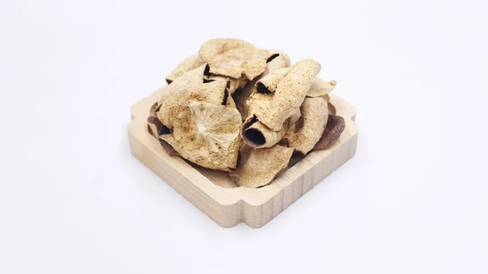 而所谓陈皮,就是"橘皮之陈久者也".古人在选用橘皮的时候发现,橘皮存