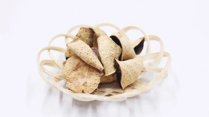 而所谓陈皮,就是"橘皮之陈久者也".古人在选用橘皮的时候发现,橘皮存