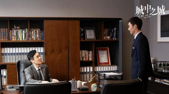 央视新剧,于和伟领衔,隆妮施美人计,这场金融高端局