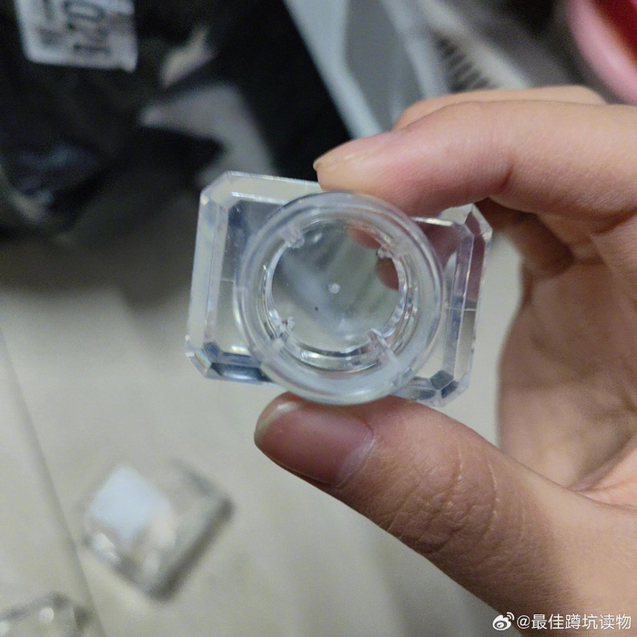 不小心把室友的香奈儿香水打碎了