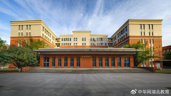 武汉纺织大学外经贸学院:打好系列"组合拳"  全力以赴促就业