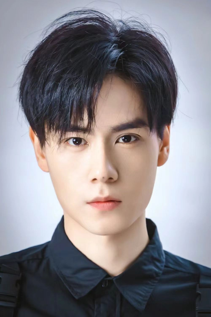 帅到犯规!胡一天的笑容仿佛拥有魔力,每次看到都能瞬间提升心情