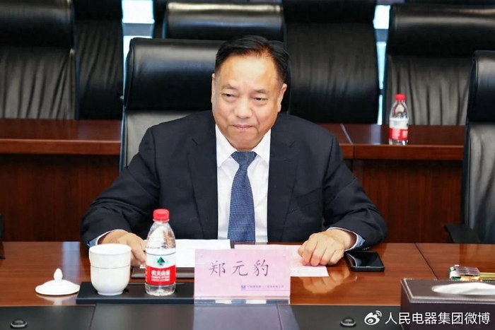 人民控股集团董事长郑元豹率队赴中建八局座谈交流