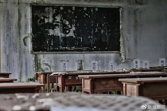 的农村,不惟有"青青稻田今犹在,不见当年种田人",亦有"教室黑板今犹在