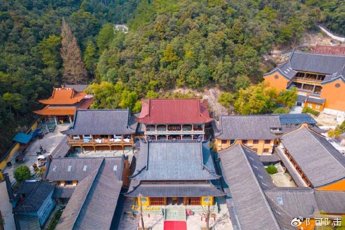 杭州玲珑山的最高处有座千年古寺,环境清幽门票5元,你会去吗?