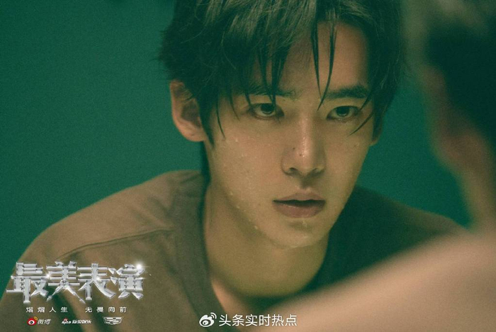 于适出演《最美表演》十周年短片 饰音乐人情绪爆发力超强|最美表演|于适|短片_新浪新闻