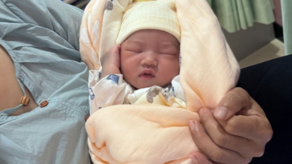 一个宝宝，若是聪明，一月龄就有3个表现