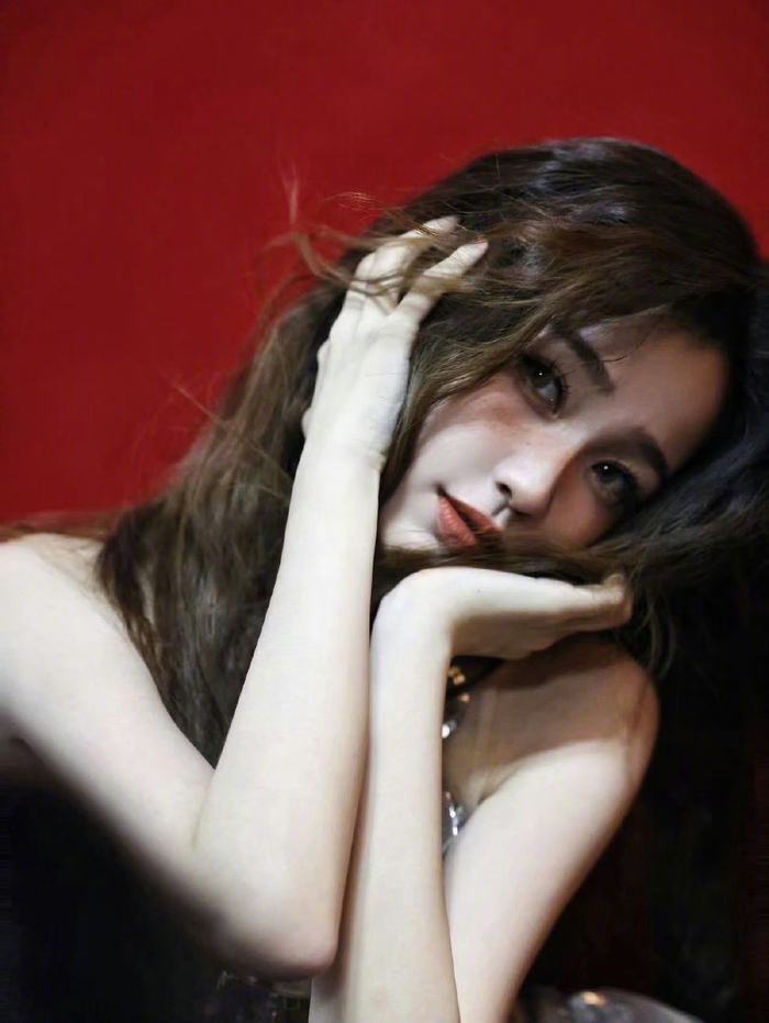 是美妆博主虞美人@虞书欣esther 强势回归了嘛!