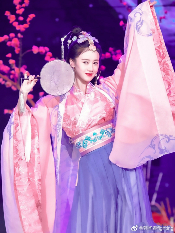 张予曦Cos王昭君,袁冰妍Cos貂蝉,不愧是《琉璃》中的好姐妹!……