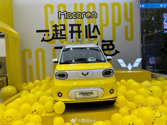 打卡五菱展台宏光miniev三代马卡龙真不错