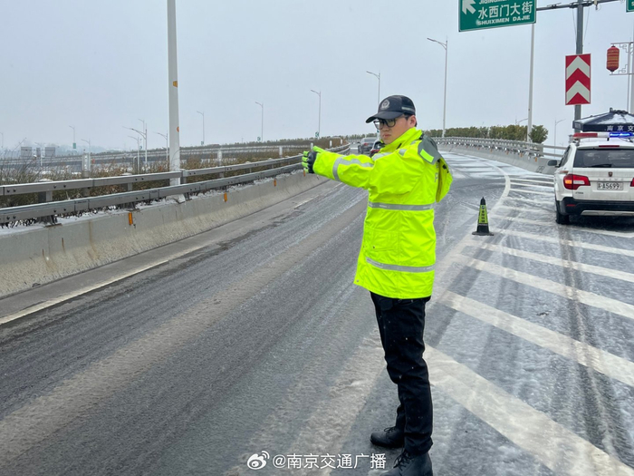 南京交警机动大队铁骑民警