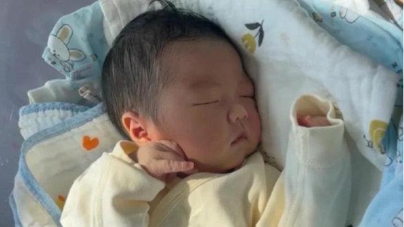 宝宝不要妈妈抱？说明妈妈不称职，看完令人沉默