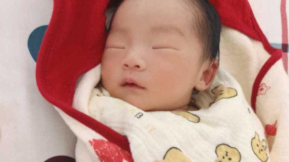 “三翻六爬”若能满足这个口诀，也暗示宝宝3个发育很不错