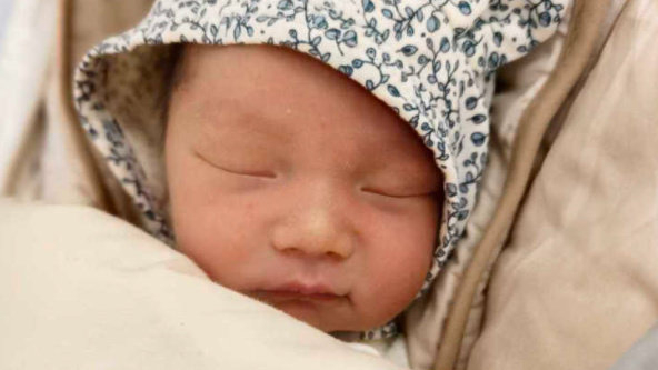 儿科医生：宝宝奶量这样算，营养够、负担小