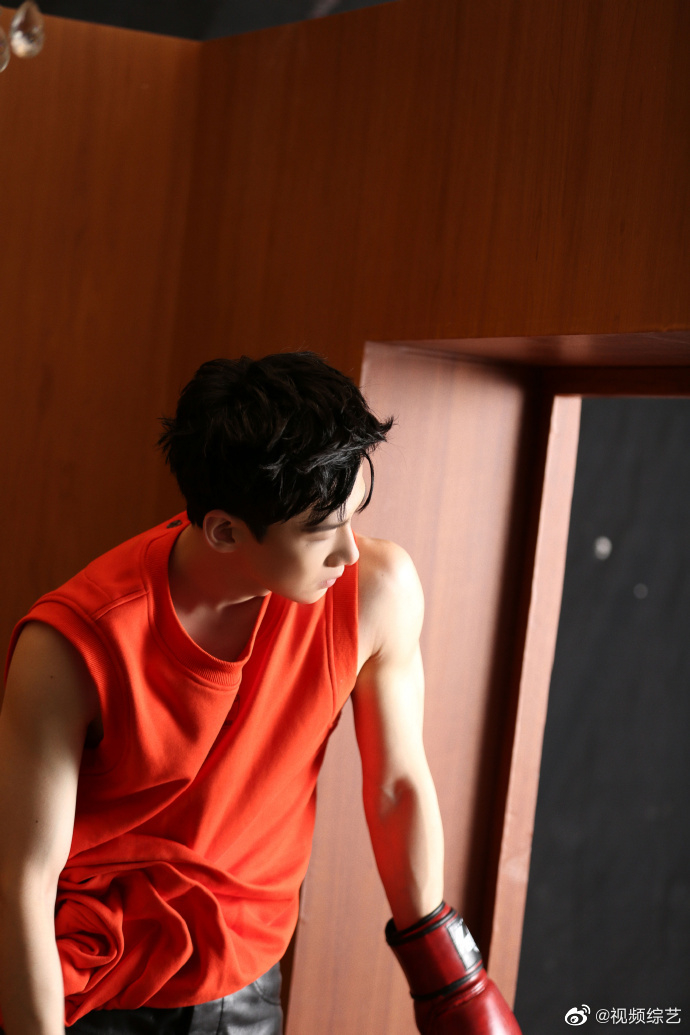 白敬亭杂志花絮照大放送