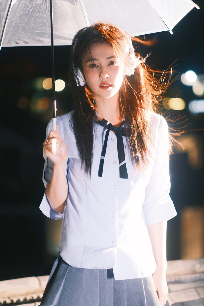 白鹿带着她的美照来了!啊啊啊啊白梦妍长了一张好会爱人的眼睛啊!