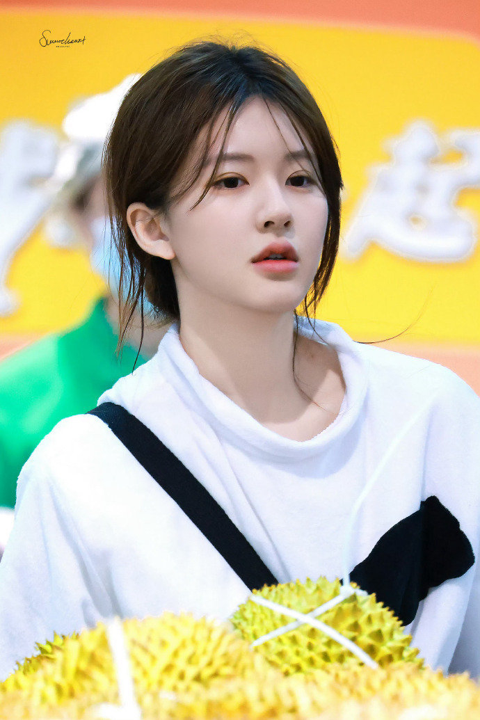 赵露思《许我耀眼》 今天是奶牛玩偶许妍…__财经头条__新浪财经