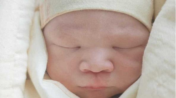 母乳没有营养，宝宝会发出这“3个”信号，妈妈莫大意