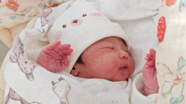 宝宝不要妈妈，要奶奶？刚出生的婴儿，到底有多现实？