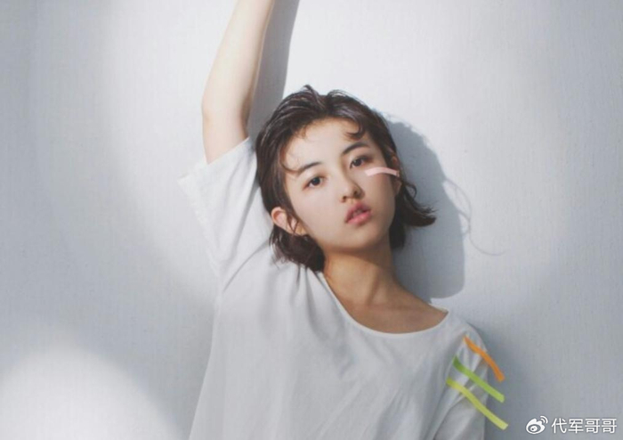 节目中"爸爸"黄磊,也曾玩笑问张子枫,如果找她拍戏,需要给多少片酬.