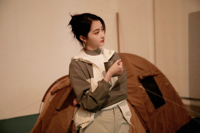 关晓彤这个鸡毛丸子头怎么扎的急需教程