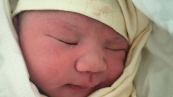 新生儿有多难带？医生说出实情，新手爸妈要“闯3关”