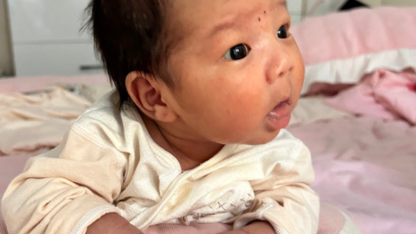 宝宝“轻”和“重”，有什么区别？对比后，令人唏嘘