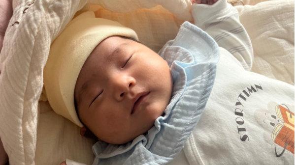 “抱睡习惯”坑了多少妈妈？落地醒，可没你想的那么简单