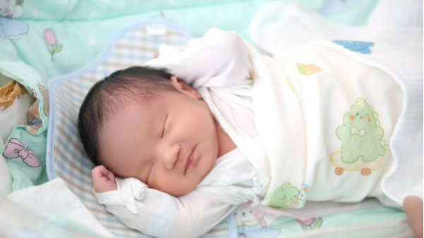 一岁前，宝宝这3个表现突出，也是典型的“高个子”