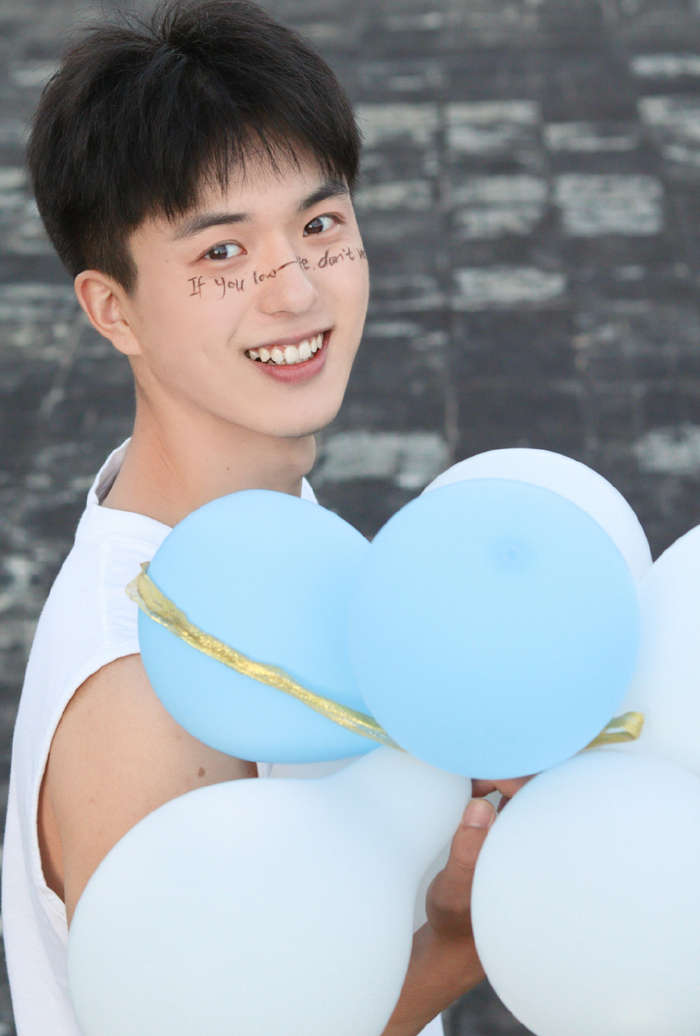 《当我飞奔向你》王煜霖:让人物"立"起来 | hb星