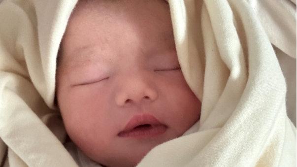 婴儿大脑有“发育黄金期”，尤其是0-3月龄，妈妈要把握住