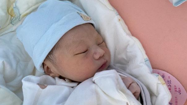 婴儿出生时的重量，暗示3个“秘密”，你读懂了吗？