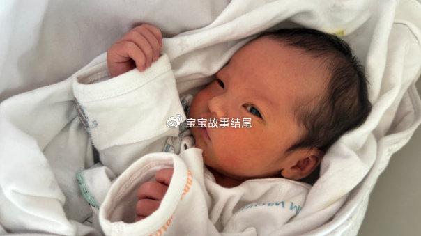 过了6个月，宝宝若满足4个表现，说明发育很好