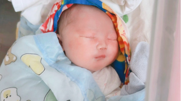满月后，多带娃做2件事，大脑发育会一天比一天好