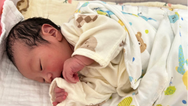 越脏的宝宝，免疫力越高？医生说出实情，别过度保护