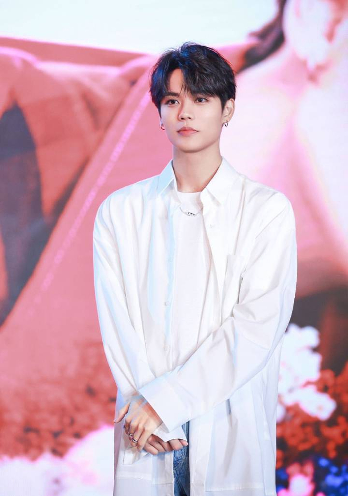 林彦俊爱心粉丝深情奉献,健康体育室点亮乡村青少年梦想