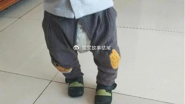 婴儿为何要“绑腿”？传统育儿观，到底有多可怕？
