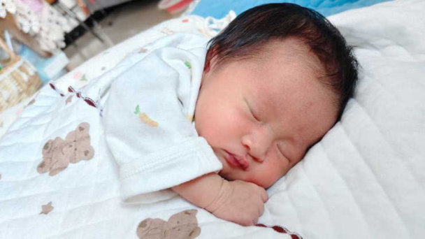 请月嫂的3个弊端，尤其第2个，坑娃不说，还坑妈