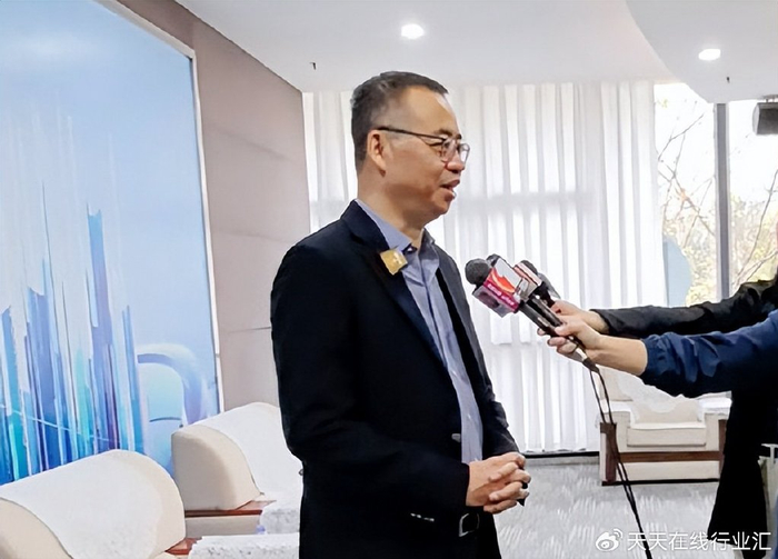 软通动力携子公司鸿湖万联共同揭幕鸿蒙生态创新中心