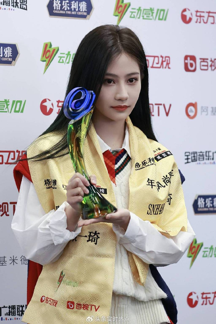 第30届《东方风云榜》圆满落幕,SNH48袁一琦获年度风尚歌手奖__财经头条