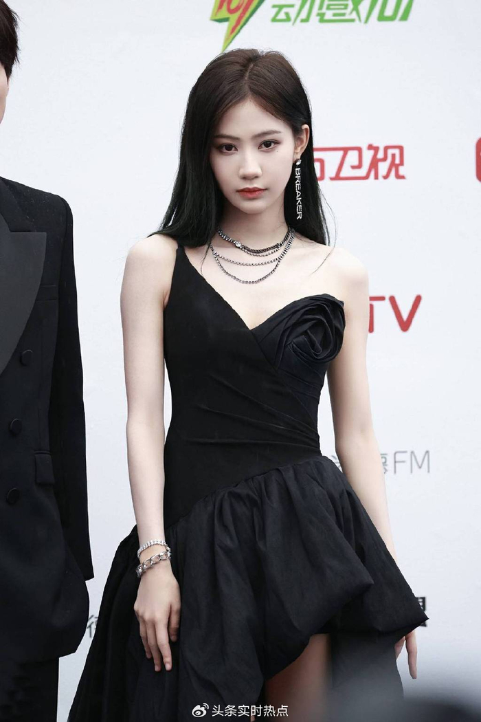 第30届《东方风云榜》圆满落幕,SNH48袁一琦获年度风尚歌手奖__财经头条